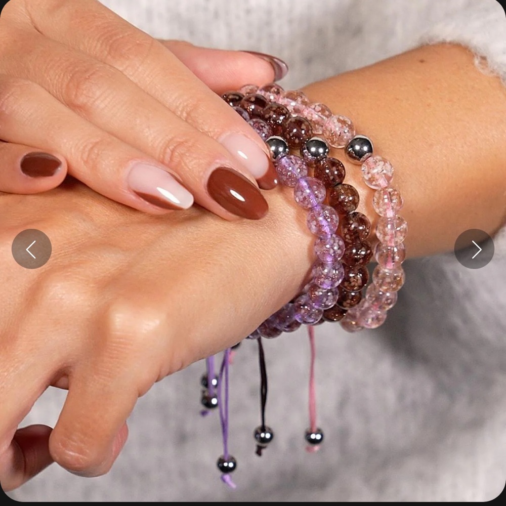 NOGU Lilac | Silver | Firefly Glass Macrame Bracelet - Picture 6 of 10
